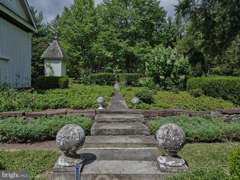 More than 800ft down a tree lined country drive way, flanked by - photo 44