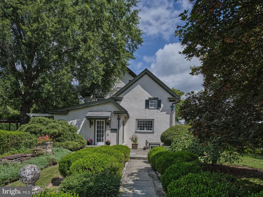 More than 800ft down a tree lined country drive way, flanked by - photo 45