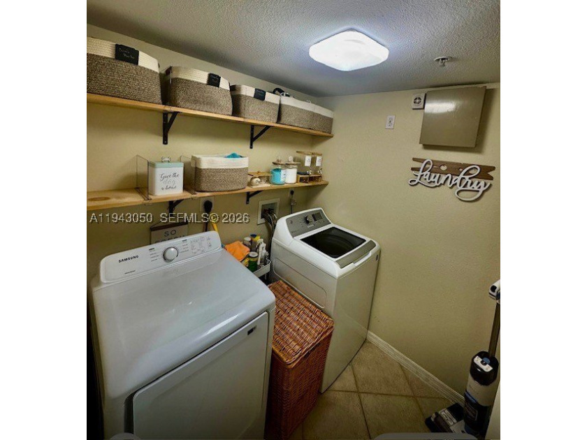 Move-in ready gem in the gated Emerald Dunes community! Bright - photo 3