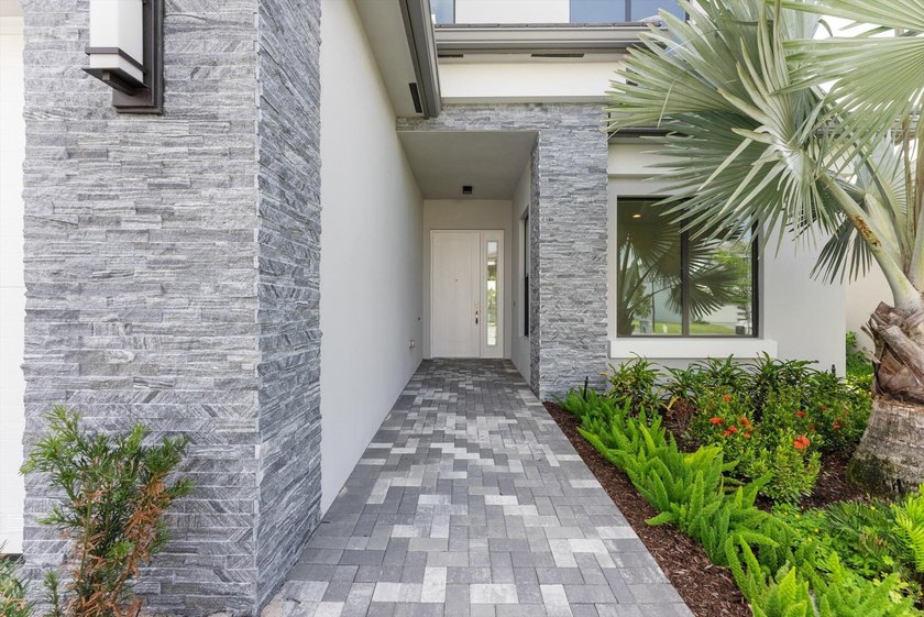 Welcome to Lotus Palm, where luxury meets contemporary living in - photo 3