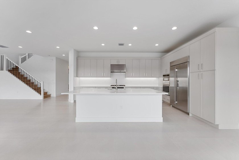 Welcome to Lotus Palm, where luxury meets contemporary living in - photo 8