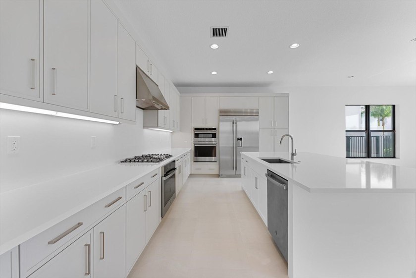 Welcome to Lotus Palm, where luxury meets contemporary living in - photo 9