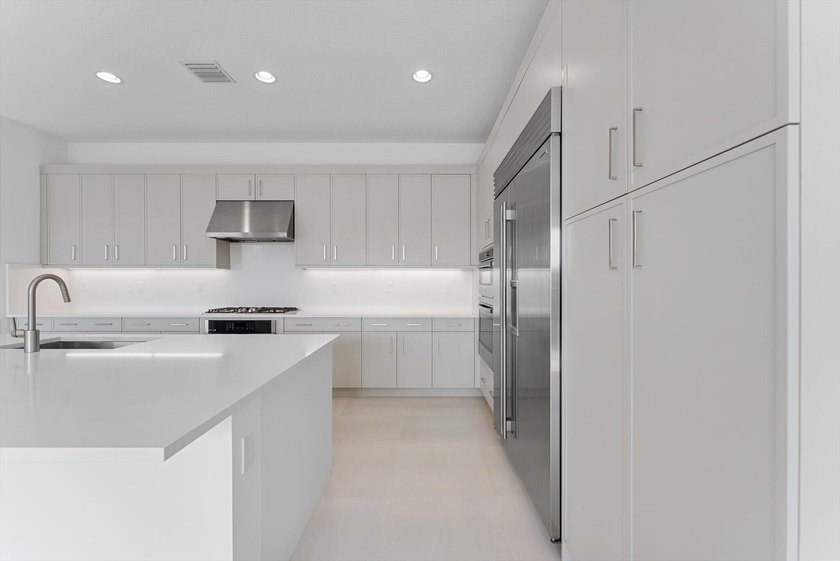 Welcome to Lotus Palm, where luxury meets contemporary living in - photo 10