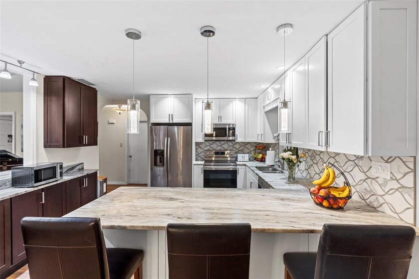 Welcome to this charming and perfect South Tampa 4-bedroom - photo 12