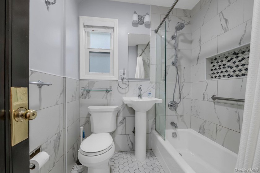 Exceptional opportunity in the sought-after Westchester Square - photo 13