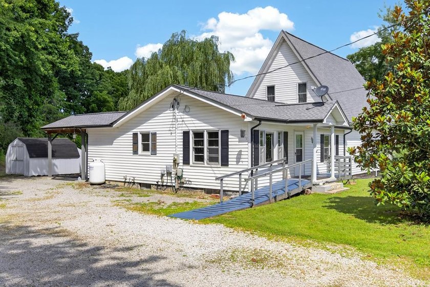 Beautiful rural setting with views of rolling farmland not far - photo 4