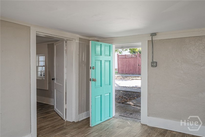 Great opportunity for Investors with a Super location in - photo 5