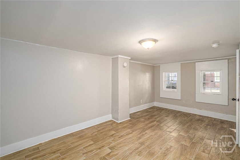 Great opportunity for Investors with a Super location in - photo 9