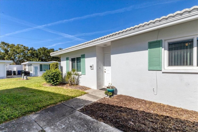 Located in the heart of Sarasota, this desirable 55+ community - photo 20