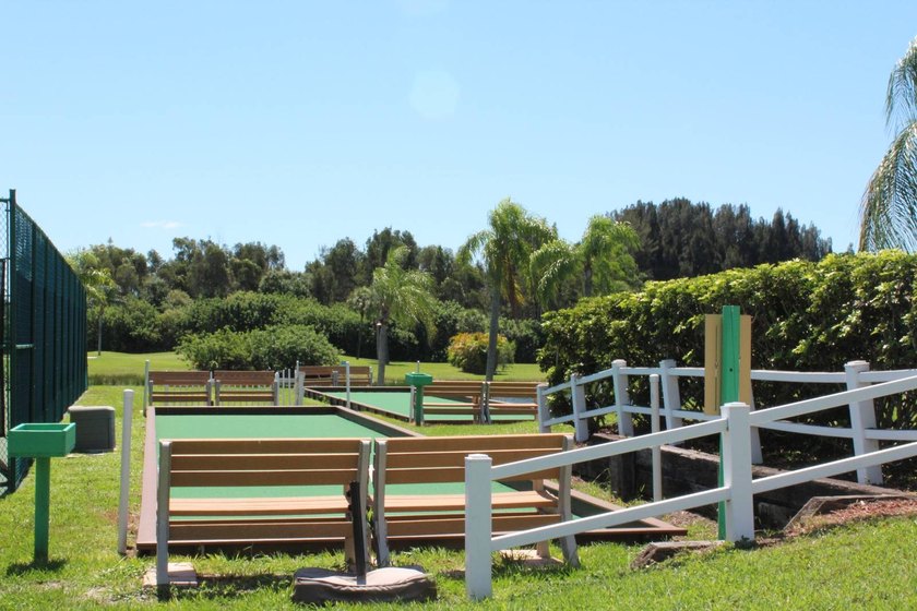 Welcome to your perfect sunny Florida getaway! This beautifully - photo 22