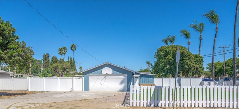 TWO DETACHED RIVERVIEW WEST HOMES ON A 16,010 Sq Ft R1 CORNER - photo 3