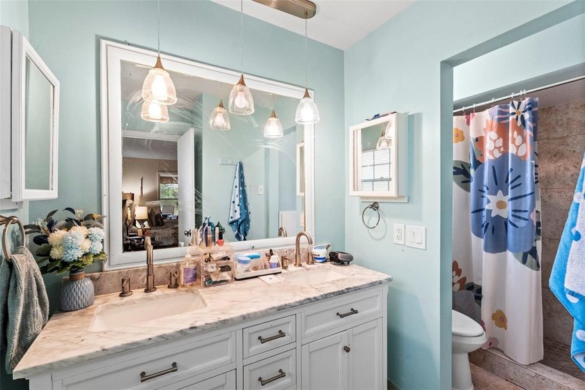 Welcome to this charming and perfect South Tampa 4-bedroom - photo 25