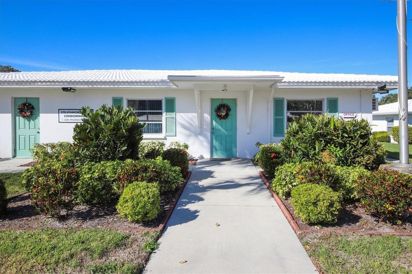 Located in the heart of Sarasota, this desirable 55+ community - photo 27