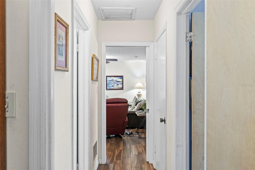 Welcome to this charming and perfect South Tampa 4-bedroom - photo 27