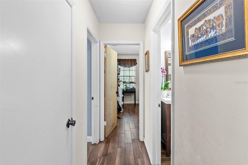 Welcome to this charming and perfect South Tampa 4-bedroom - photo 32