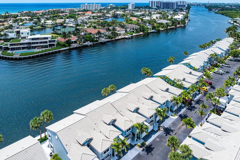 DIRECT MAIN INTRACOASTAL WATERWAY LIVING! Rarely available and - photo 33