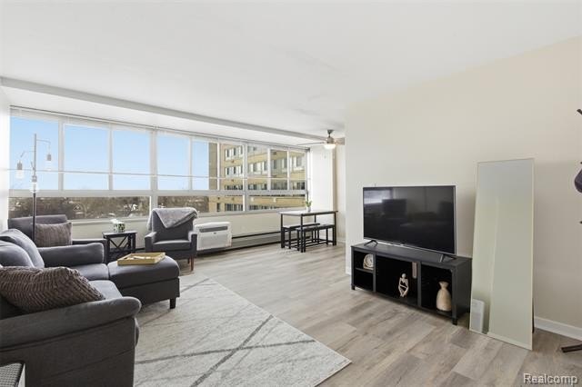 This turn-key unit is gorgeous and completely renovated with new - photo 5