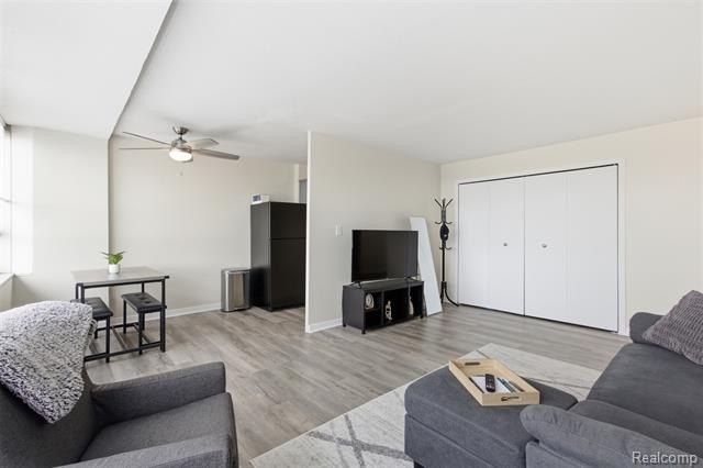 This turn-key unit is gorgeous and completely renovated with new - photo 7