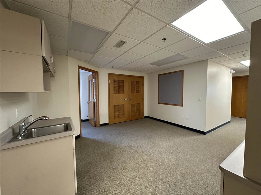 This large office offers 14 private offices, enclosed reception - photo 12