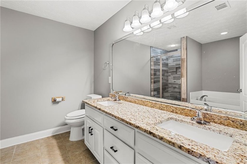 Welcome to Yorktown Subdivision! This beautiful 3-bedroom - photo 15