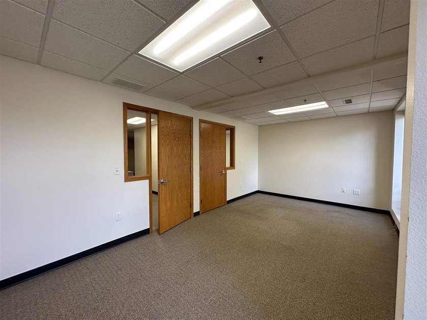 This large office offers 14 private offices, enclosed reception - photo 18