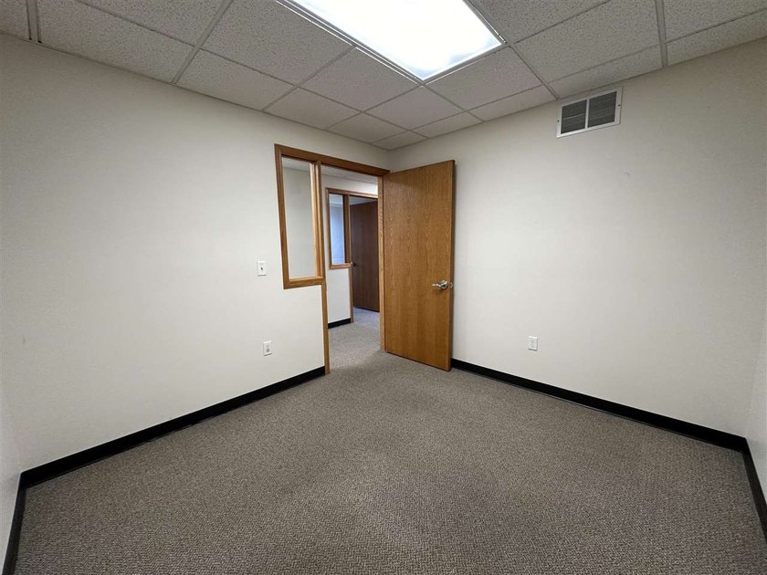 This large office offers 14 private offices, enclosed reception - photo 19