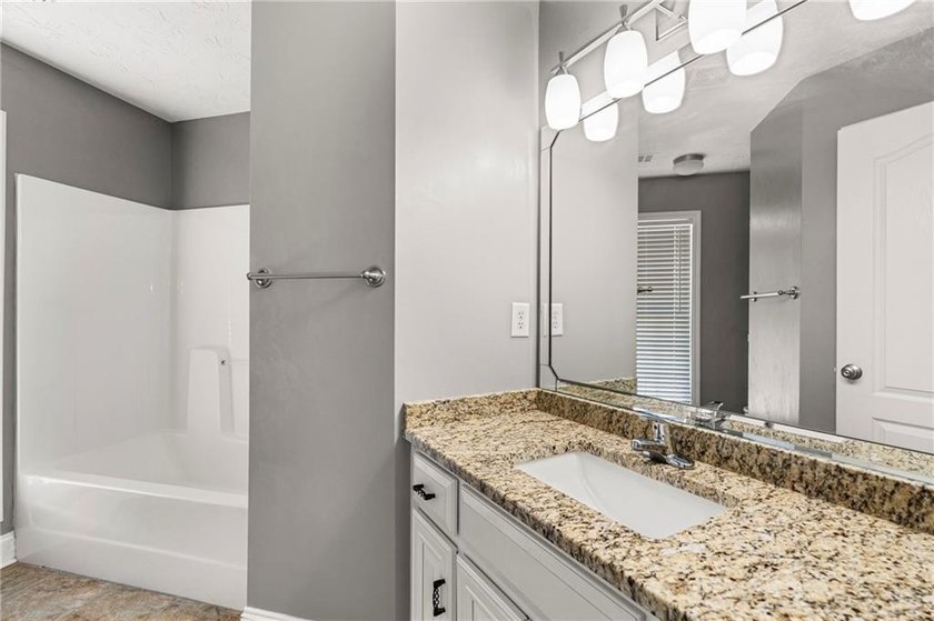 Welcome to Yorktown Subdivision! This beautiful 3-bedroom - photo 19