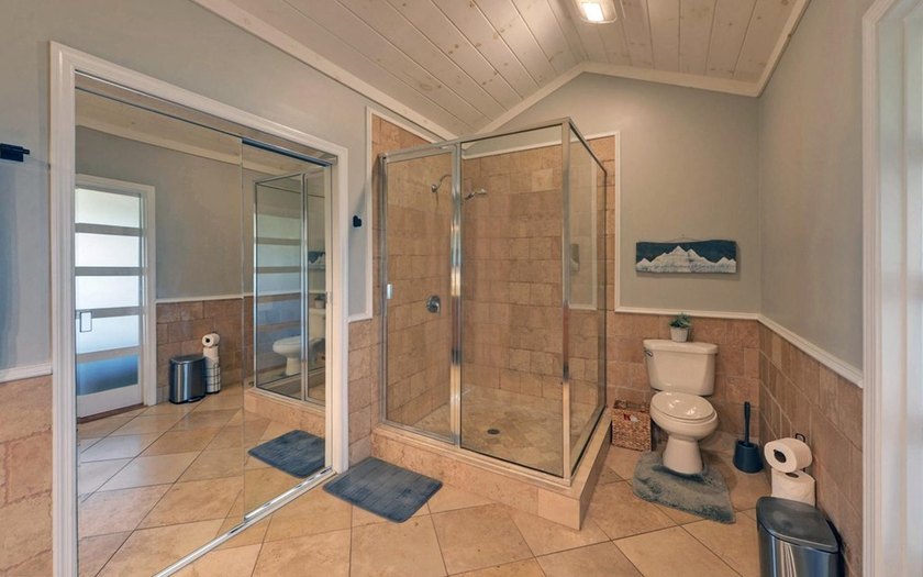 Mountain Luxury with Dramatic Long Range Views! Stepping in from - photo 22