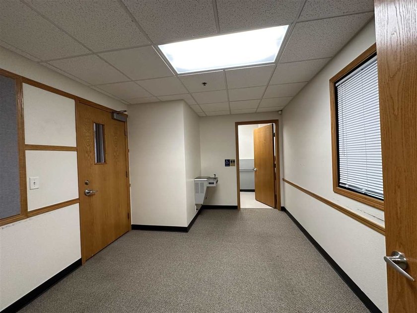 This large office offers 14 private offices, enclosed reception - photo 24