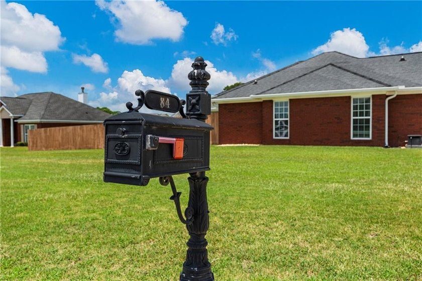 Welcome to Yorktown Subdivision! This beautiful 3-bedroom - photo 25