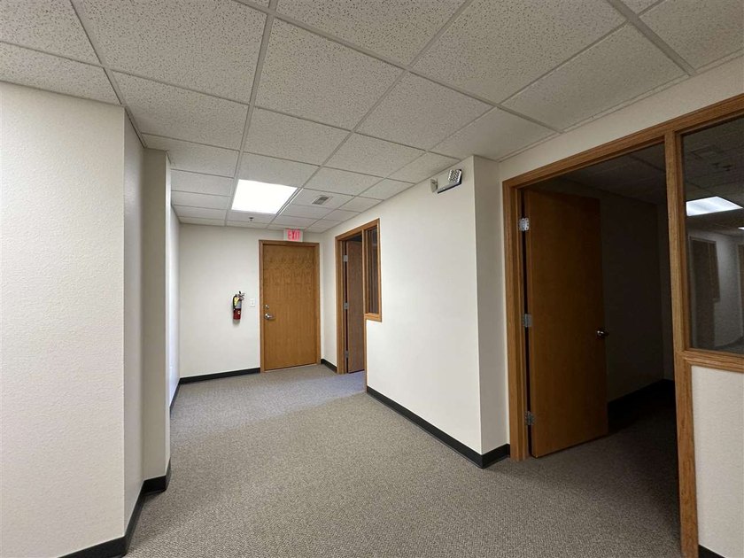 This large office offers 14 private offices, enclosed reception - photo 27