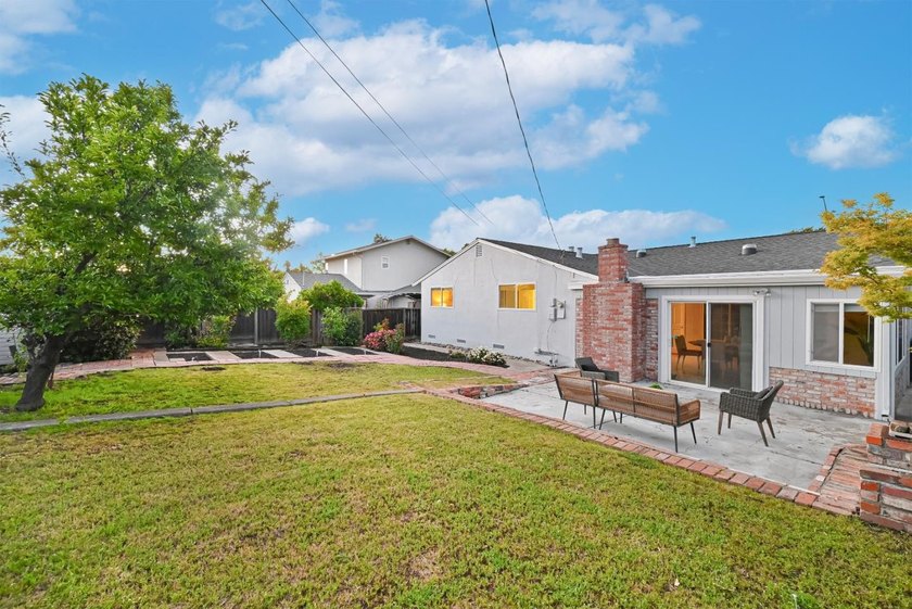 Total 1,694 SF of living area, including additional 260 SF bonus - photo 28