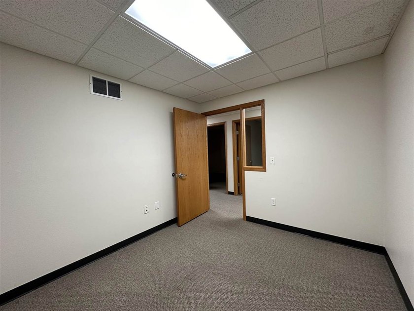 This large office offers 14 private offices, enclosed reception - photo 31