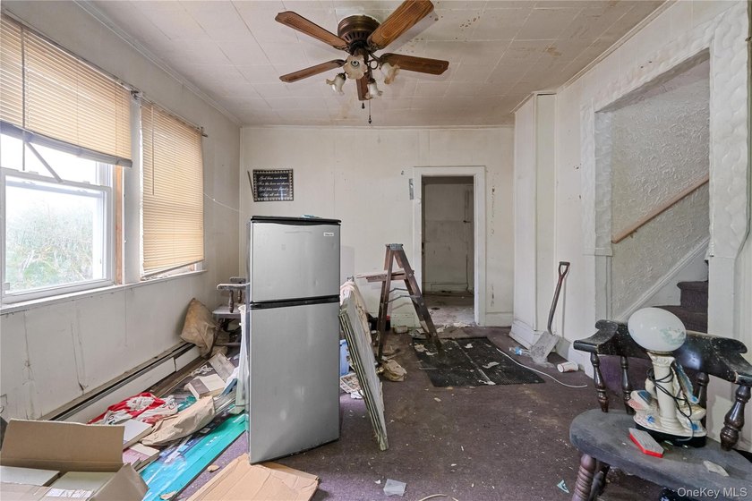 Three-bedroom bungalow with unfinished basement, large back yard - photo 8
