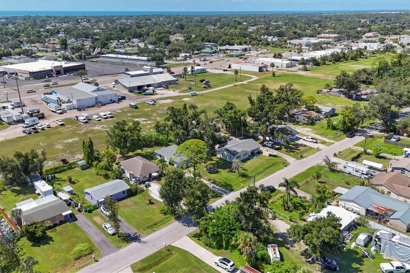 Welcome to 2214 Park Rd - a charming Florida retreat where - photo 2
