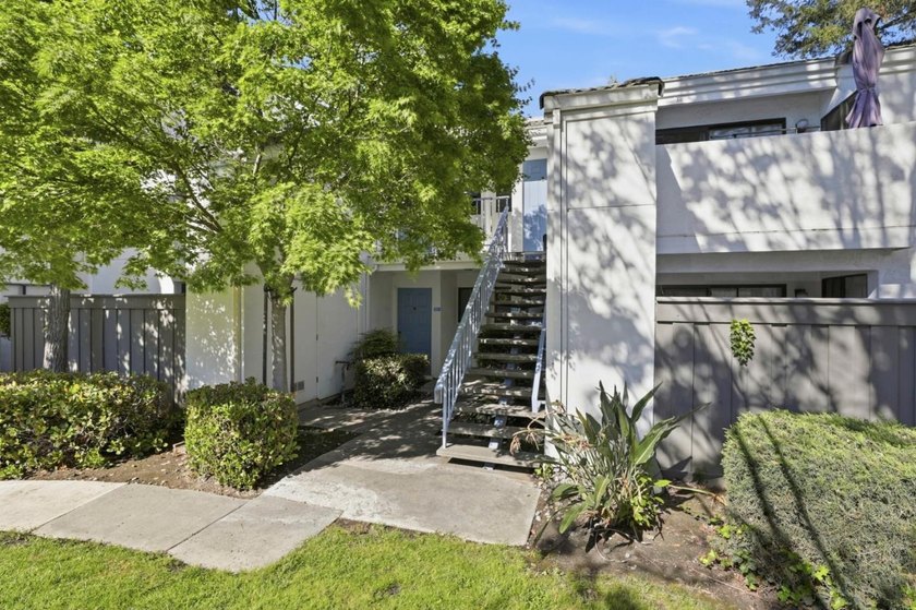 Open House Sun 6/7 12pm-2pm! Welcome to this upgraded 1BR/1BTH - photo 2