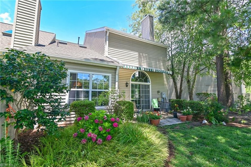 Welcome to this spacious 4-bedroom, 2.5-bath townhome in - photo 3