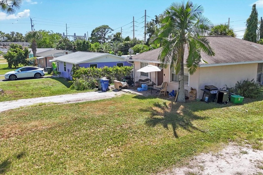Welcome to 2214 Park Rd - a charming Florida retreat where - photo 4