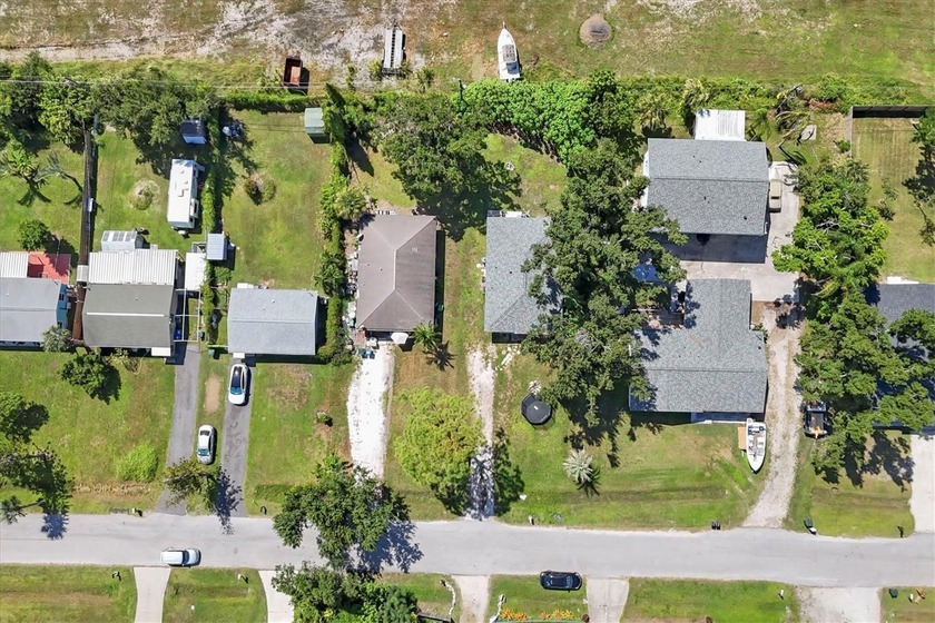 Welcome to 2214 Park Rd - a charming Florida retreat where - photo 9