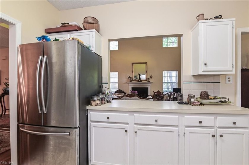 Welcome to this spacious 4-bedroom, 2.5-bath townhome in - photo 10