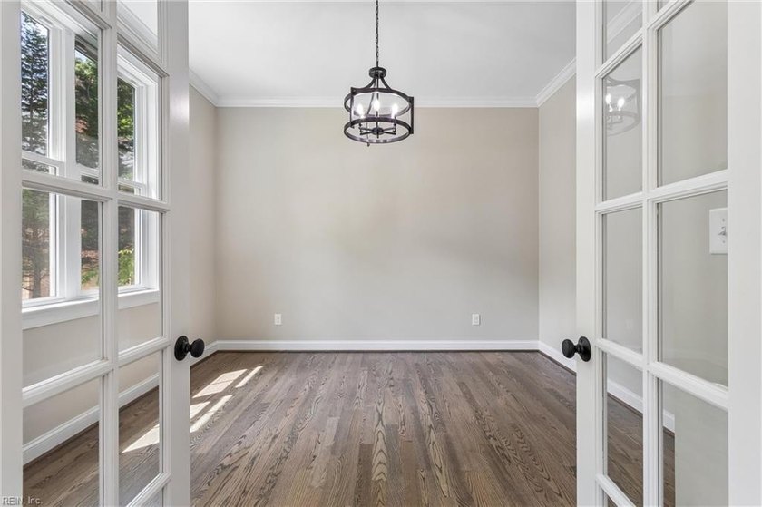 KINGSMILL WATERFRONT - Stunning new construction on a large - photo 4