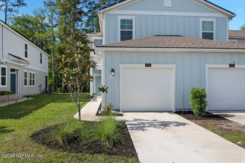Desirable END-UNIT townhome and featuring 3 BEDROOMS, 2.5 BATHS - photo 7