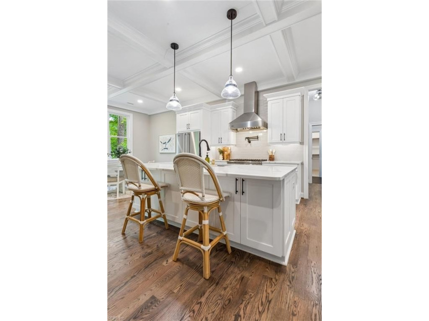 KINGSMILL WATERFRONT - Stunning new construction on a large - photo 9
