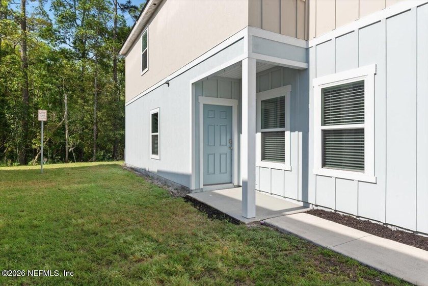 Desirable END-UNIT townhome and featuring 3 BEDROOMS, 2.5 BATHS - photo 10