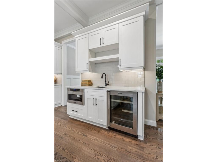 KINGSMILL WATERFRONT - Stunning new construction on a large - photo 10