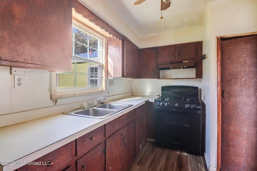 This 1930s Biloxi home has the kind of character you just don't - photo 5
