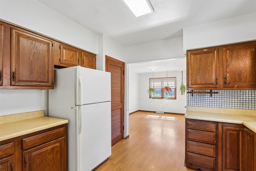 3-bedroom, 1-bath ranch home on a quiet street offering 1,070 sq - photo 4
