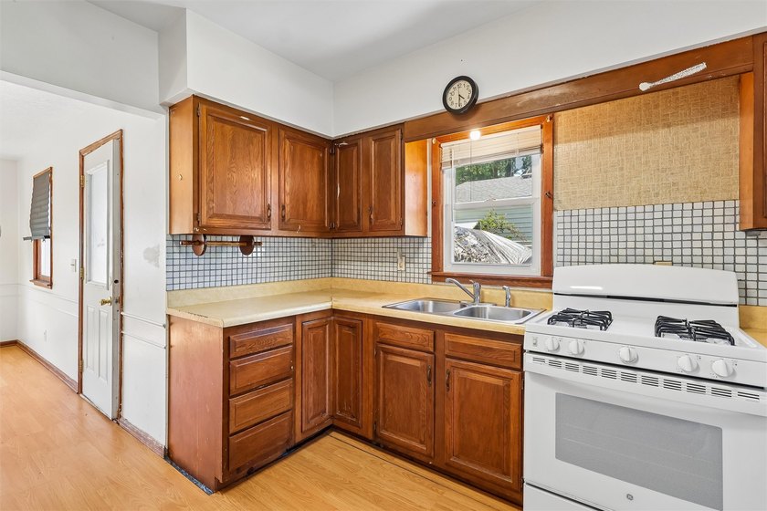 3-bedroom, 1-bath ranch home on a quiet street offering 1,070 sq - photo 5