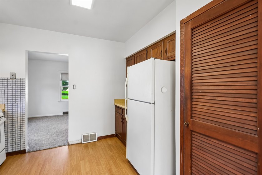 3-bedroom, 1-bath ranch home on a quiet street offering 1,070 sq - photo 6