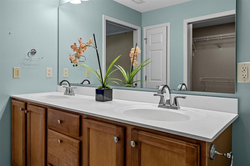 Beautifully maintained &amp; much loved, this single owner - photo 25